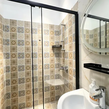 Modern 1br In Heart Of Private Parking Fast Wifi Dıraç