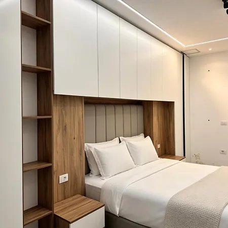 Daire Modern 1br In Heart Of Private Parking Fast Wifi Dıraç